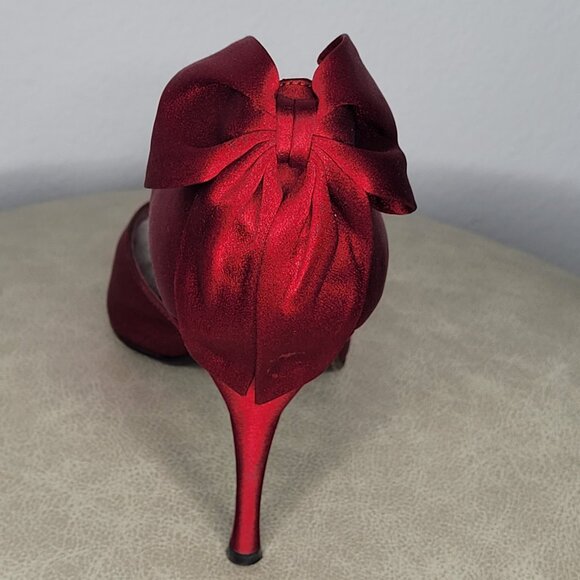 Stuart Weitzman Burgundy Satin Bow Pumps – Size 12M - Picture 3 of 10